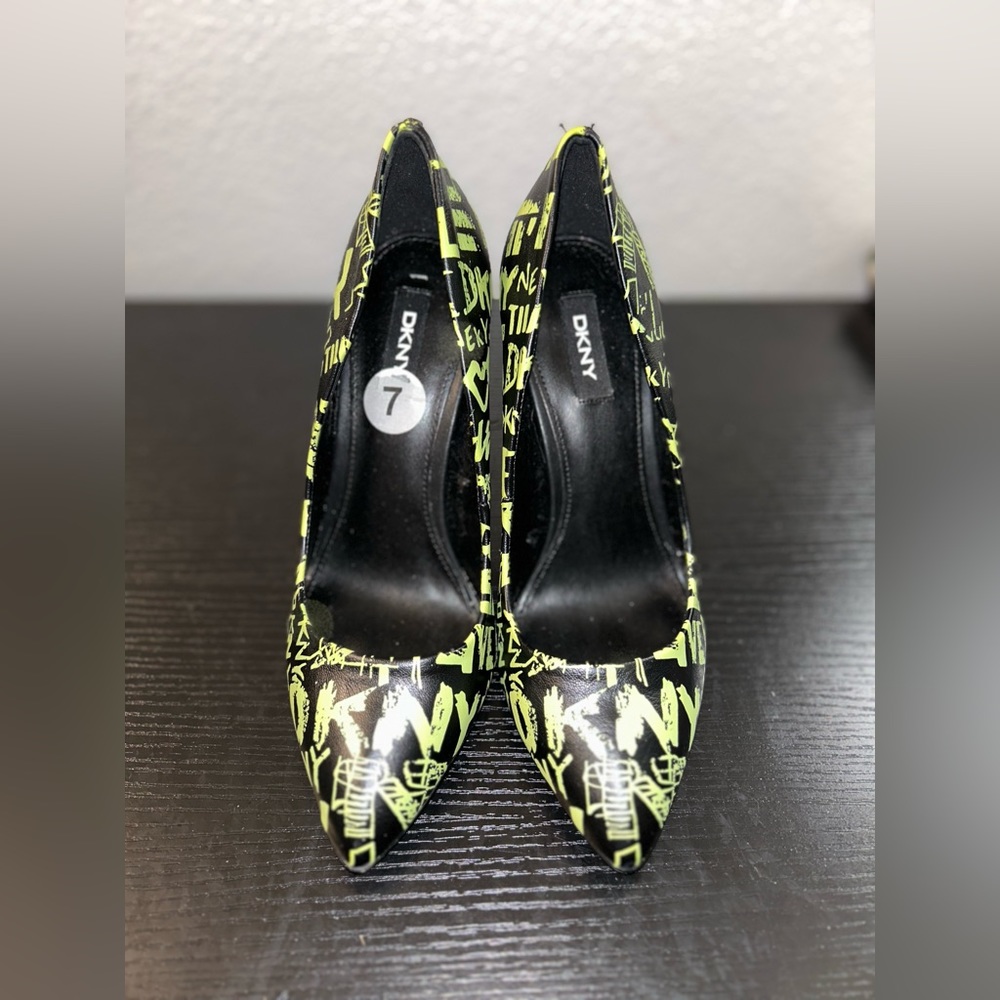Dkny Gwen Black Background With Neon Green Graffiti Heel Pointed toe sz 7